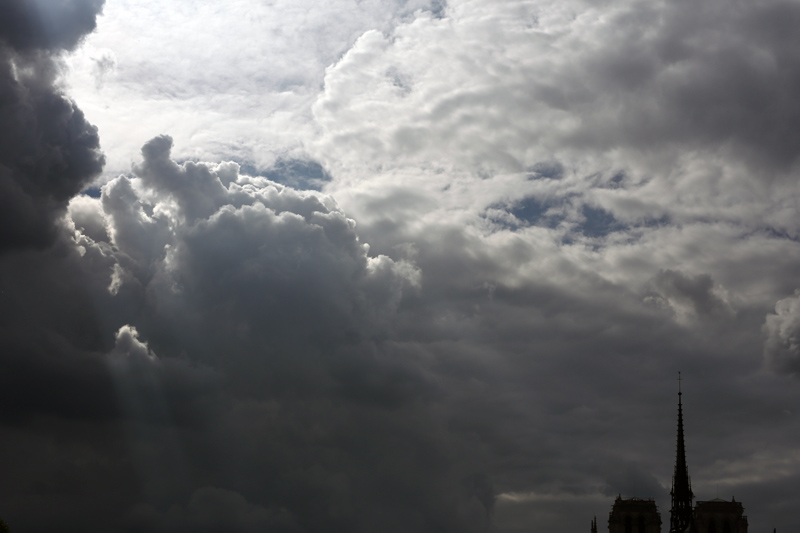 Paris - Ntre Dame sky